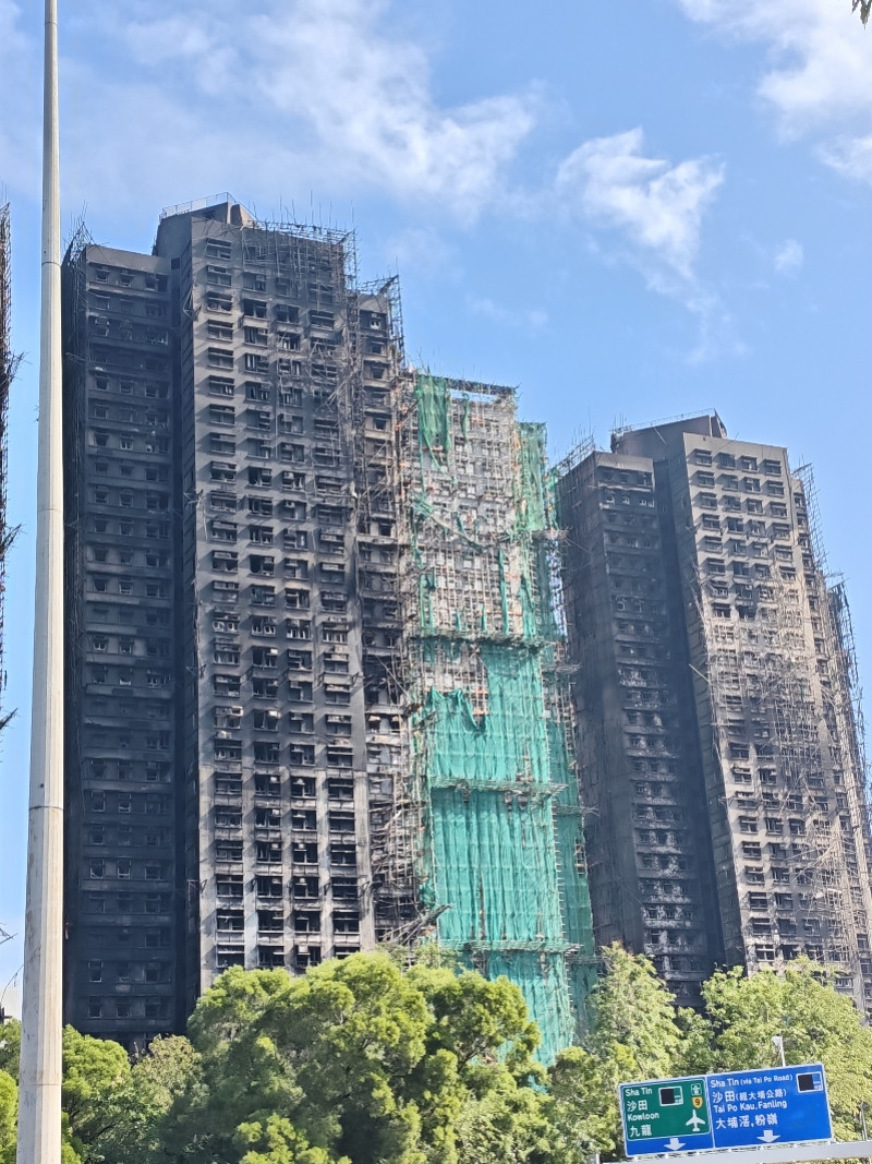 【#住户称台风后宏福苑曾大面积换棚网#！廉政公署称有材料不阻燃】#廉政公署调查宏