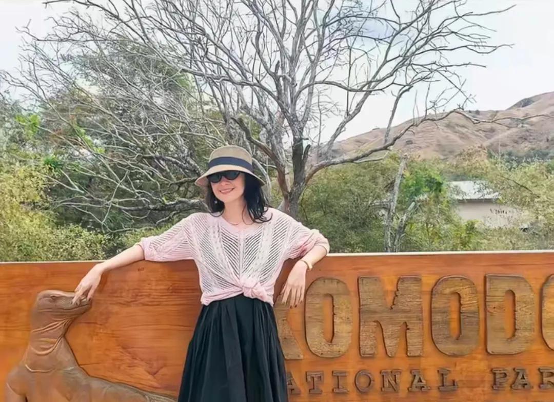 章子怡七夕情人节温馨发文，别人秀恩爱章子怡晒儿女，女儿醒醒越来越像妈妈，儿子一转
