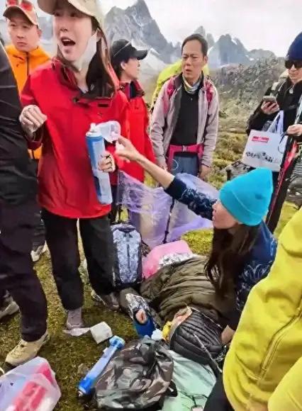 这事儿想起来就让人心里发沉。一个二十岁的姑娘，和网上认识的三个搭子去高原徒步