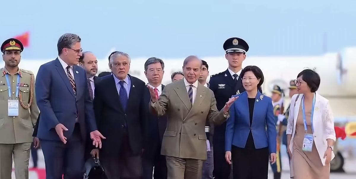印度总理莫迪和巴基斯坦总理夏巴兹都已经抵达中国天津。印度总理和巴基斯坦总理同时