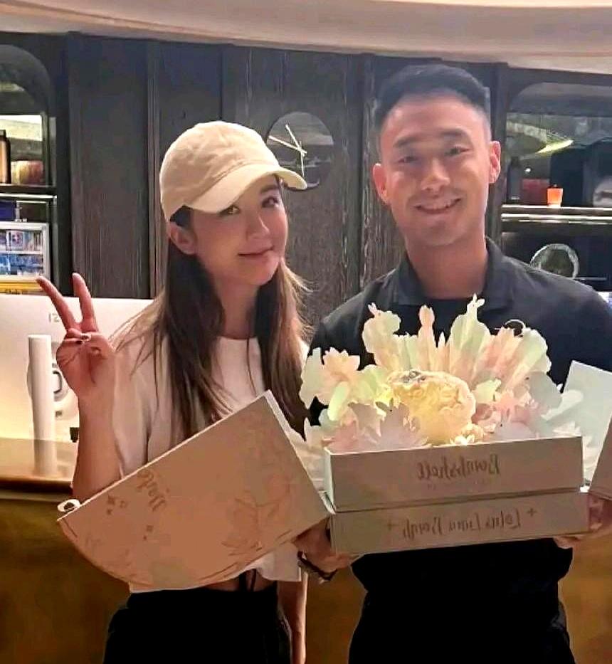 43岁阿Sa官宣恋情！男友小9岁健身教练，评论区直接炸锅从豪门冻卵到地铁