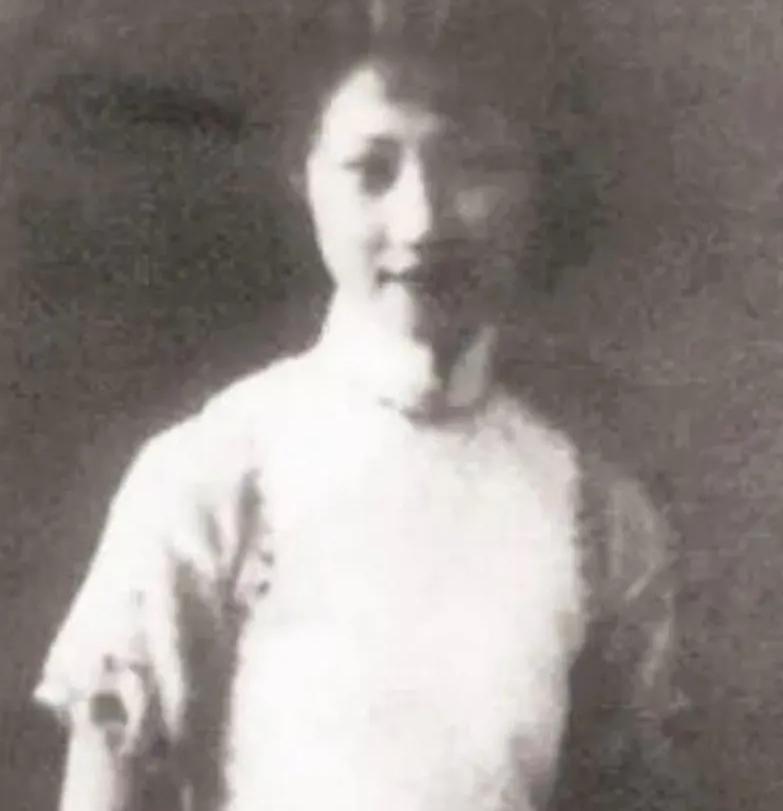 1928年，杨宇霆设下鸿门宴，张学良不想去，妻子谷瑞玉却极力劝他去，宴会上，张学