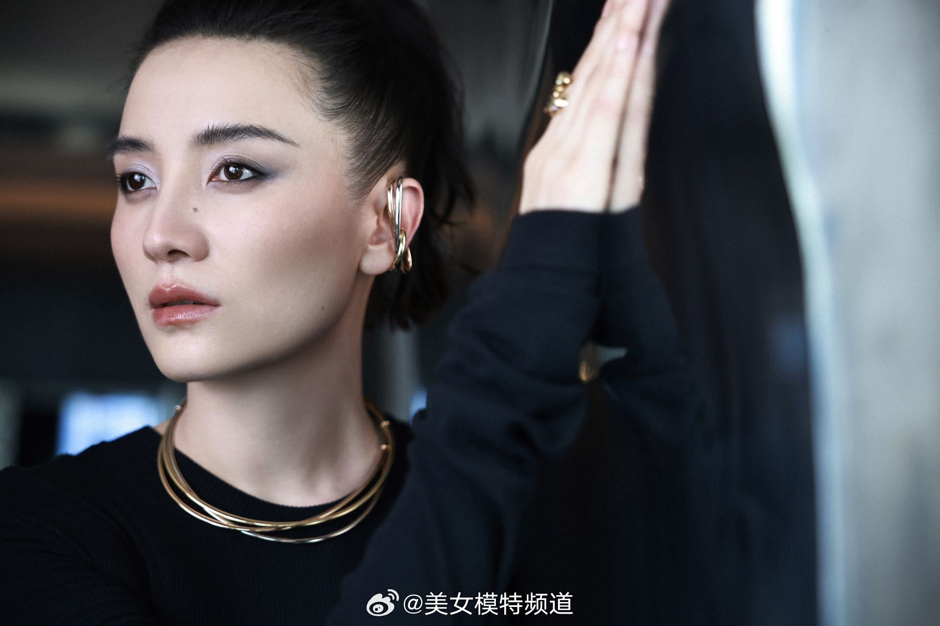 宋佳高马尾烟熏妆​​​