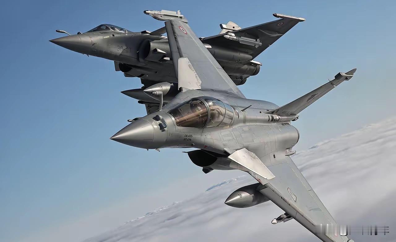 也不知道卡塔尔怎么想的，巴基斯坦总理访问卡塔尔，结果卡塔尔空军派出了几架阵风战斗