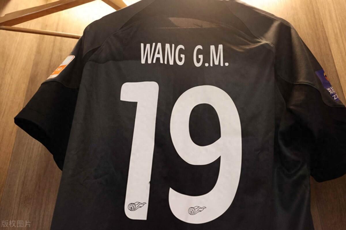 时隔半年王国明再次踏上航体的草皮，圣国明最快6月25号可以出场