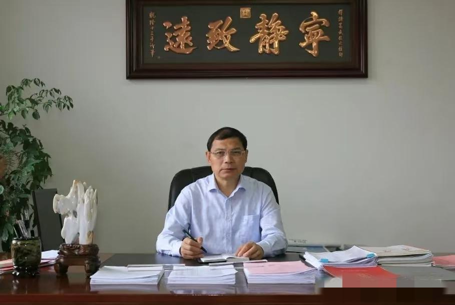 丰城市的熊才卫，今天彻底栽了。这个熊才卫也不简单，他1961年11月出生于江西