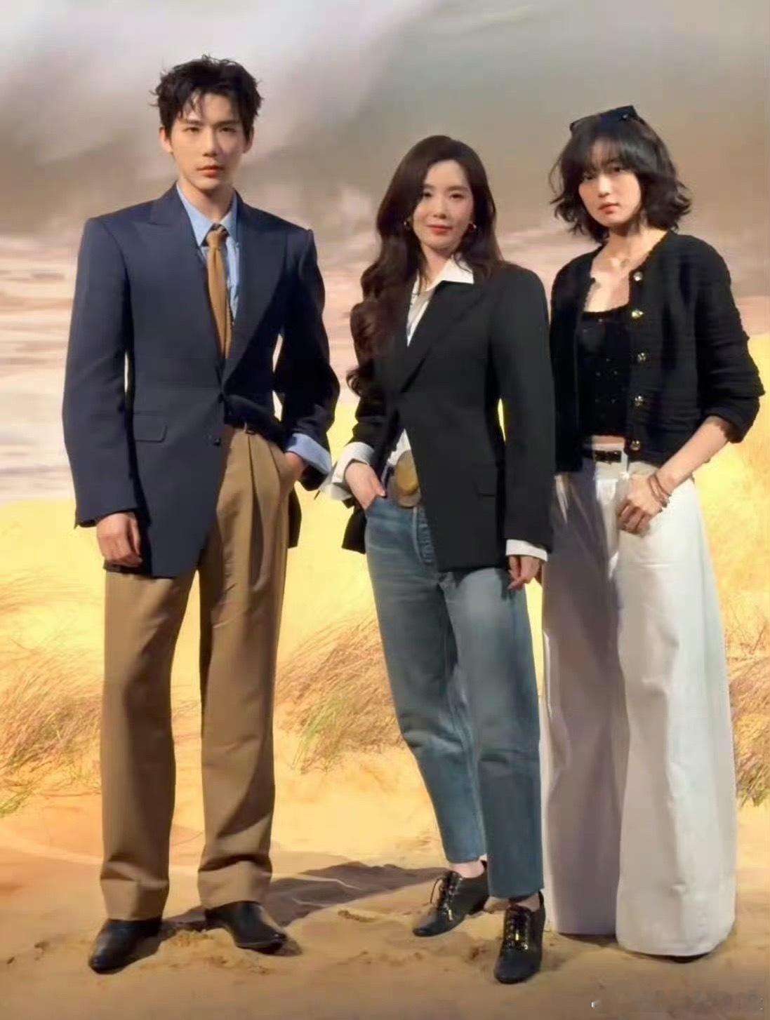 刘诗诗、孙千、王安宇同框拍照，孙千腿长的优势一下出来了。