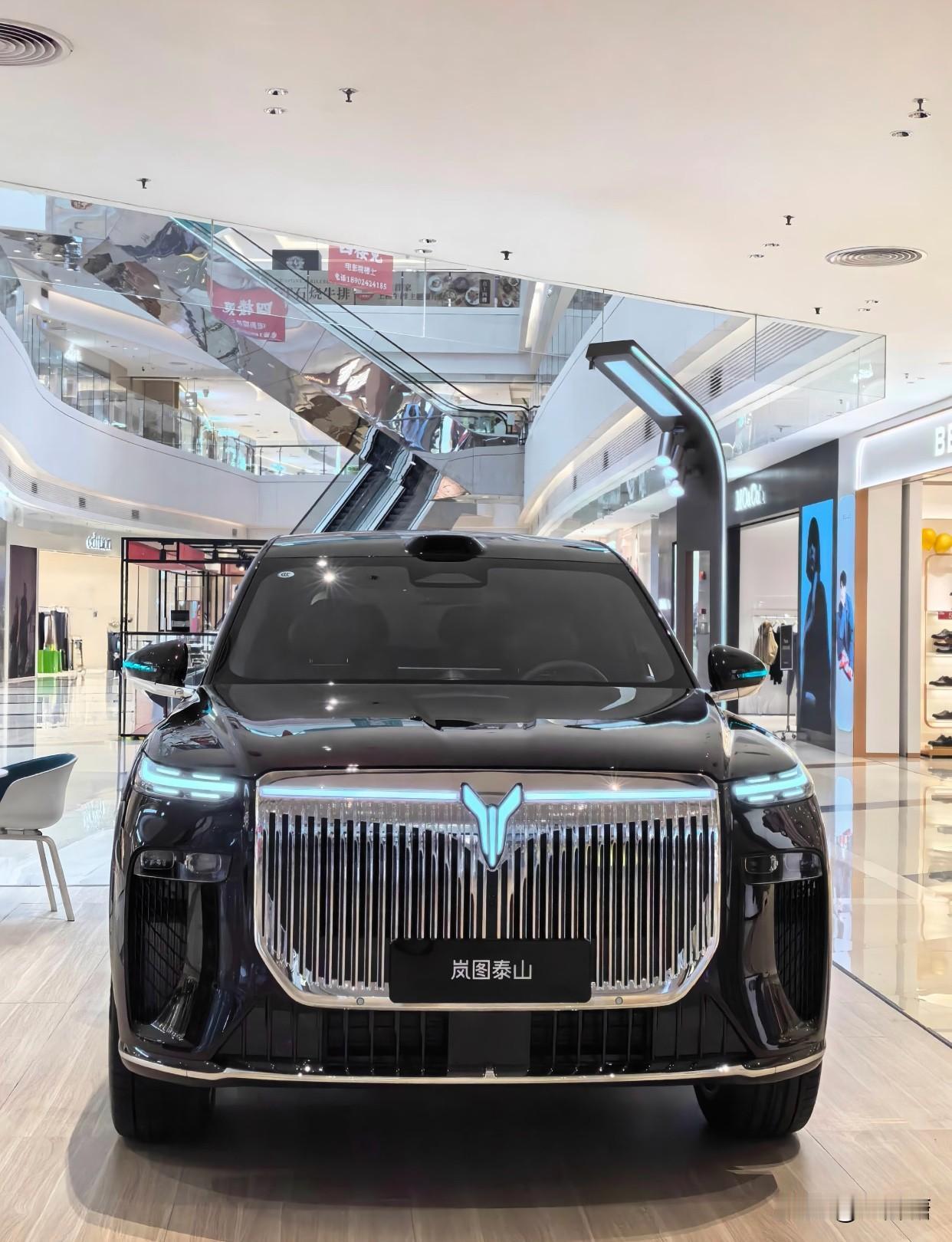 说实话，我并非岚图粉丝，但回顾它推出的车型，从梦想家、Free、知音到今天的