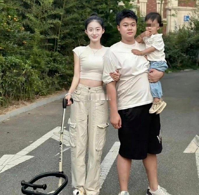 小伙子找了个女明星，这颜值老好高了