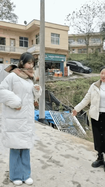 小姐姐一看就是个温婉的小家碧玉，小哥哥一定要替我们好好待她呀。