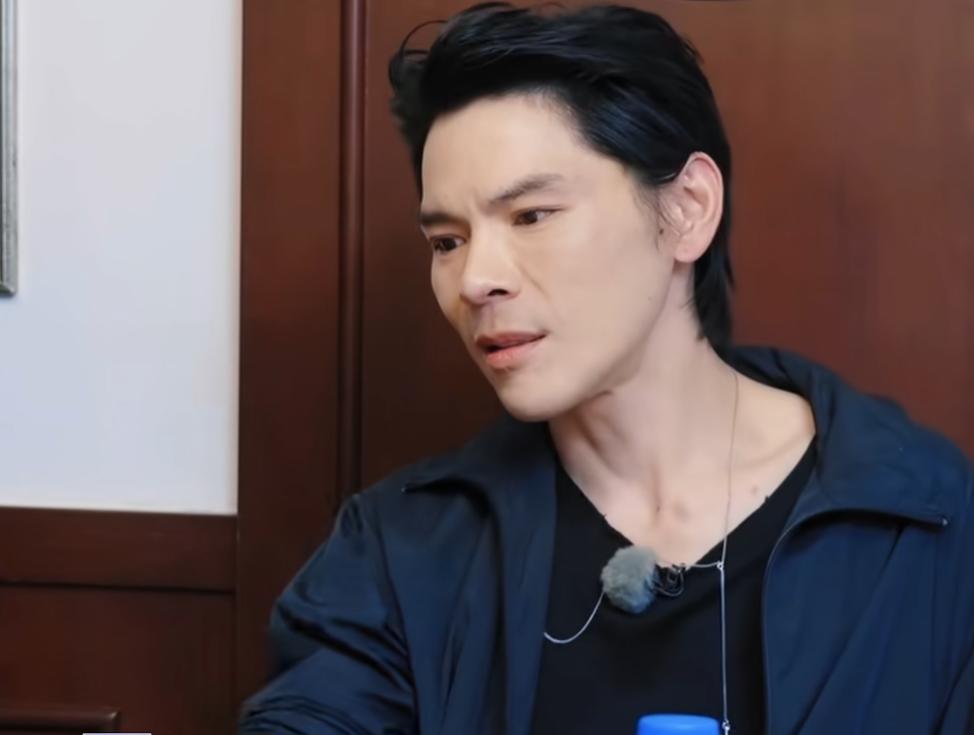 向佐罕见提及同父异母的姐姐，他自曝：“我爸78岁，快80了！我妈70岁了！如果我