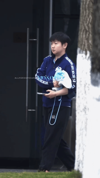 3.19日，莎莎下训，网友说，今天是莎莎自己哦，好偷，走啦，偷豆包去啦🤭莎