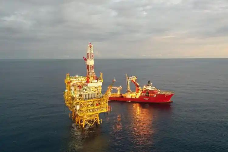 南海有大量的石油资源，为什么中国不开采？其实原因很简单，越南已经在那里开采了，如