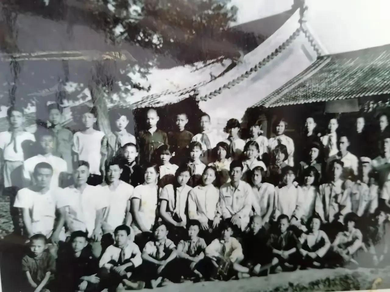 那几年有没有人是饿死的，现在成了一个问题，但问题不是出在这里，而是出在，我身边具