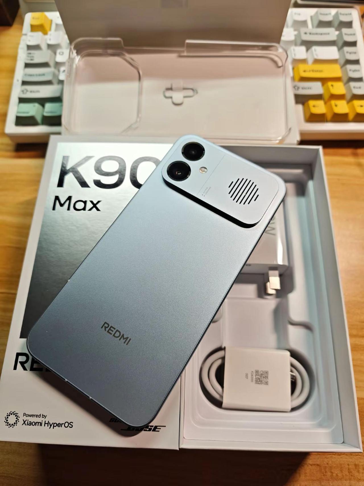 红米K90Max用了一周，续航是真的顶，一天重度使用下来还能剩30%多，彻底
