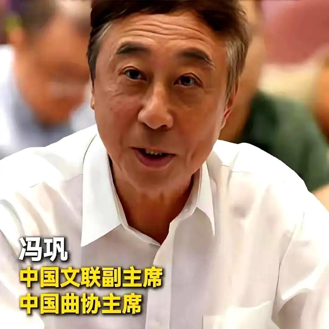 说真的，有时候挺恍惚的。一个曲协主席，正儿八经的行业带头人，整天跟女搭档以“夫妻