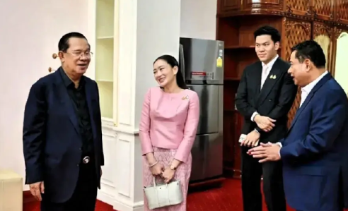 佩通坦和洪森皆有华人血统，那么他俩谁的华人血统更纯正些呢？佩通坦与洪森都曾多次