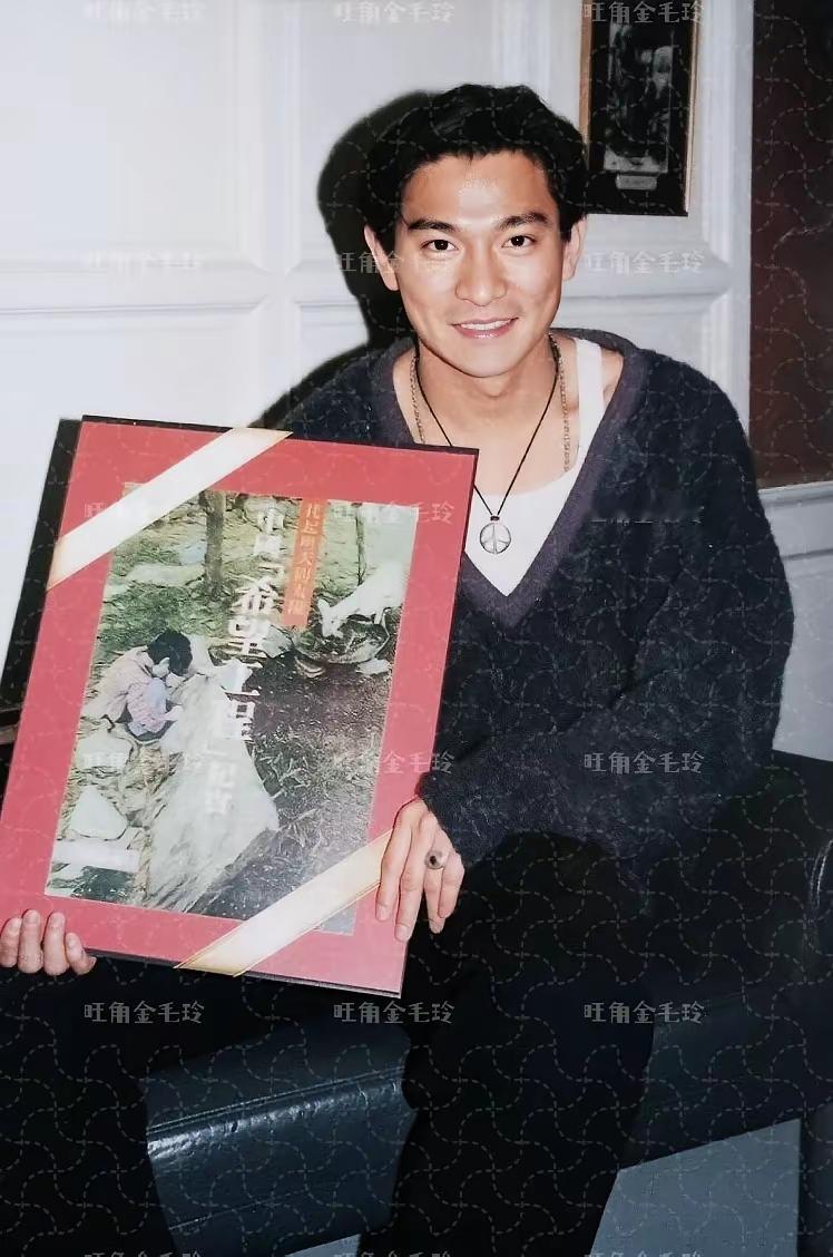 刘德华演唱会真的要来了时间也定了香港年底20场，唱四天休息一天可惜香港太远