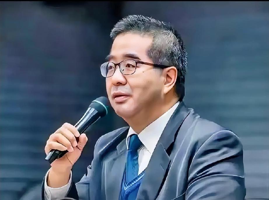 萧旭岑又到大陆来了，他讲话说，“我们讲中国话、读中国书、过中国节、拜中国神，身