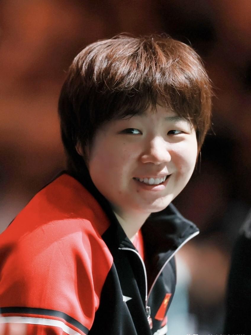 蒯曼一句话，炸翻了国乒的饭圈。她说孙颖莎缺席后，成绩“还挺好”，这反差够不够大