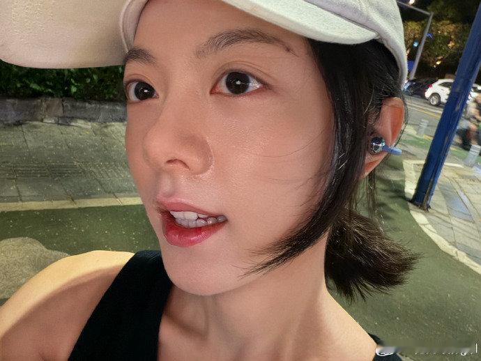 赵今麦citybike九宫格可以看出来赵今麦最近的状态很好，素颜状态也这么抗打，