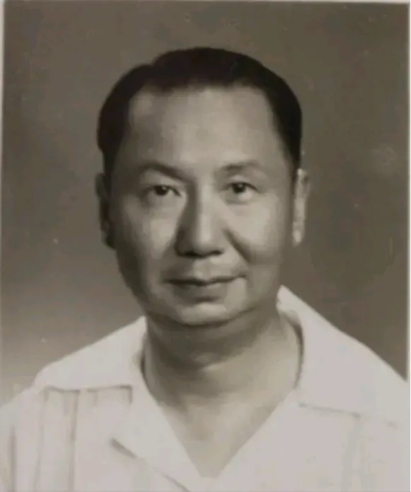 1996年，左宗棠第四代孙左景鉴想回上海，写信给市委，请求分一套低楼层的房，可是