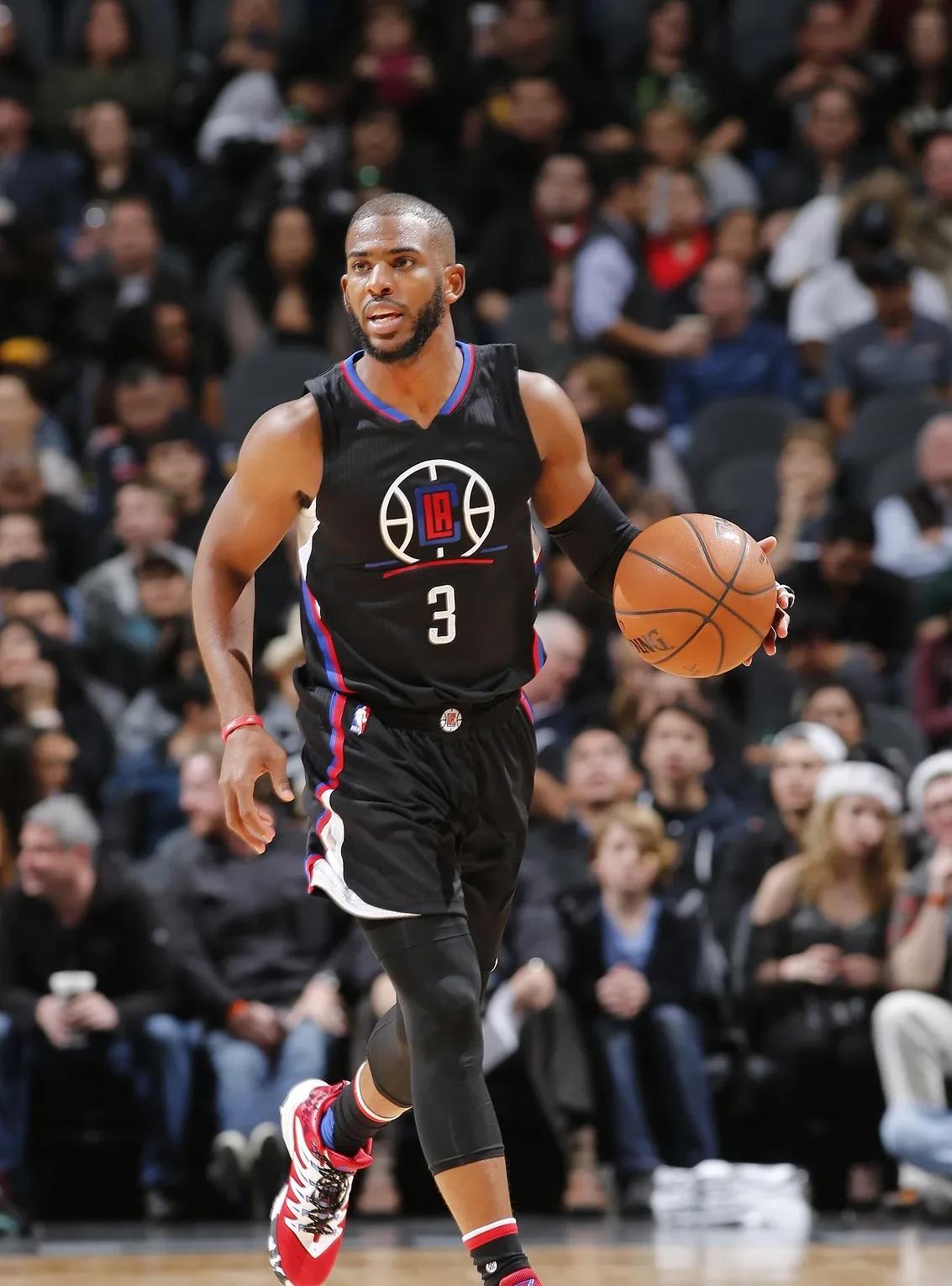 为了总冠军，控卫之神保罗放下了最后的骄傲！40岁的保罗在NBA打了20年了，从