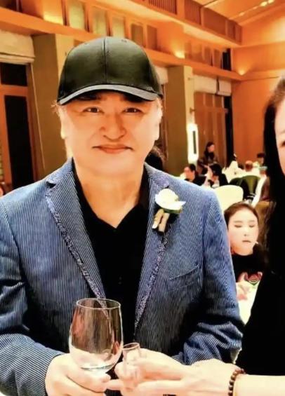 我发现了，除了早年爱喝点酒，刘欢还有一个很不好的生活习惯，就是因为这个习惯，让他