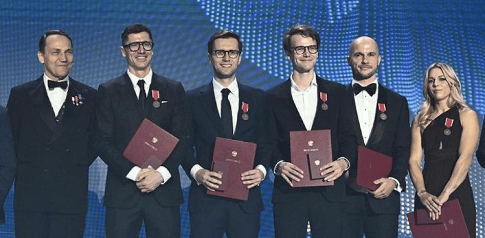 世体: 莱万获波兰官方表彰, 因推广国家形象获奖