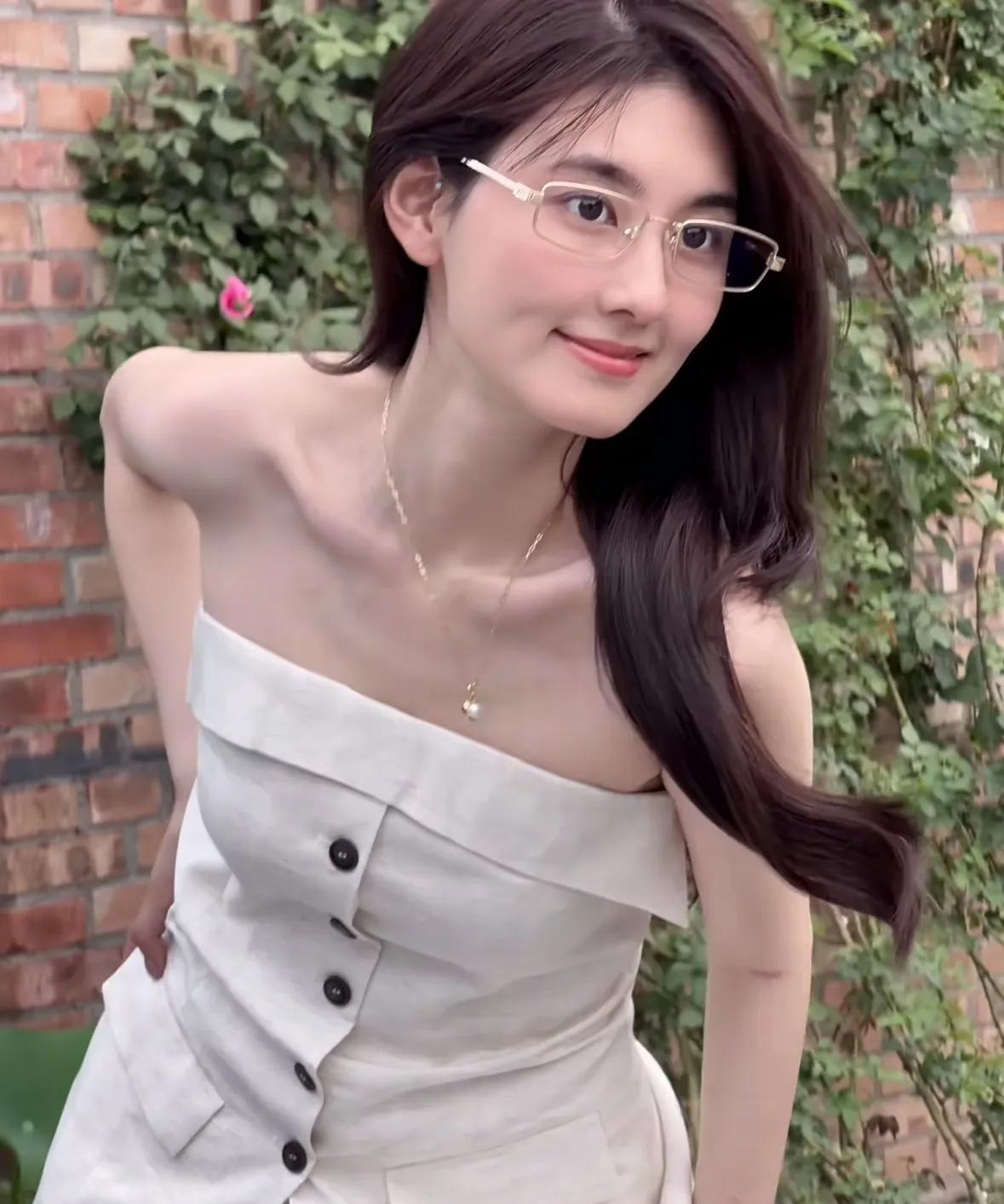 我有种很强烈的预感，韩沛颖很难再火。原因很简单，不是因为她半夜爆料刘浩存，