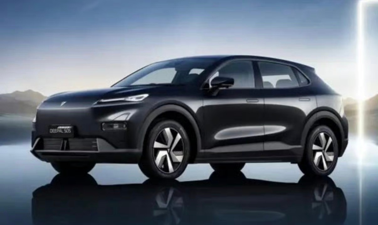 【新款长安DeepalS05纯电版在泰国上市售价79.9万泰铢】日前据相关媒