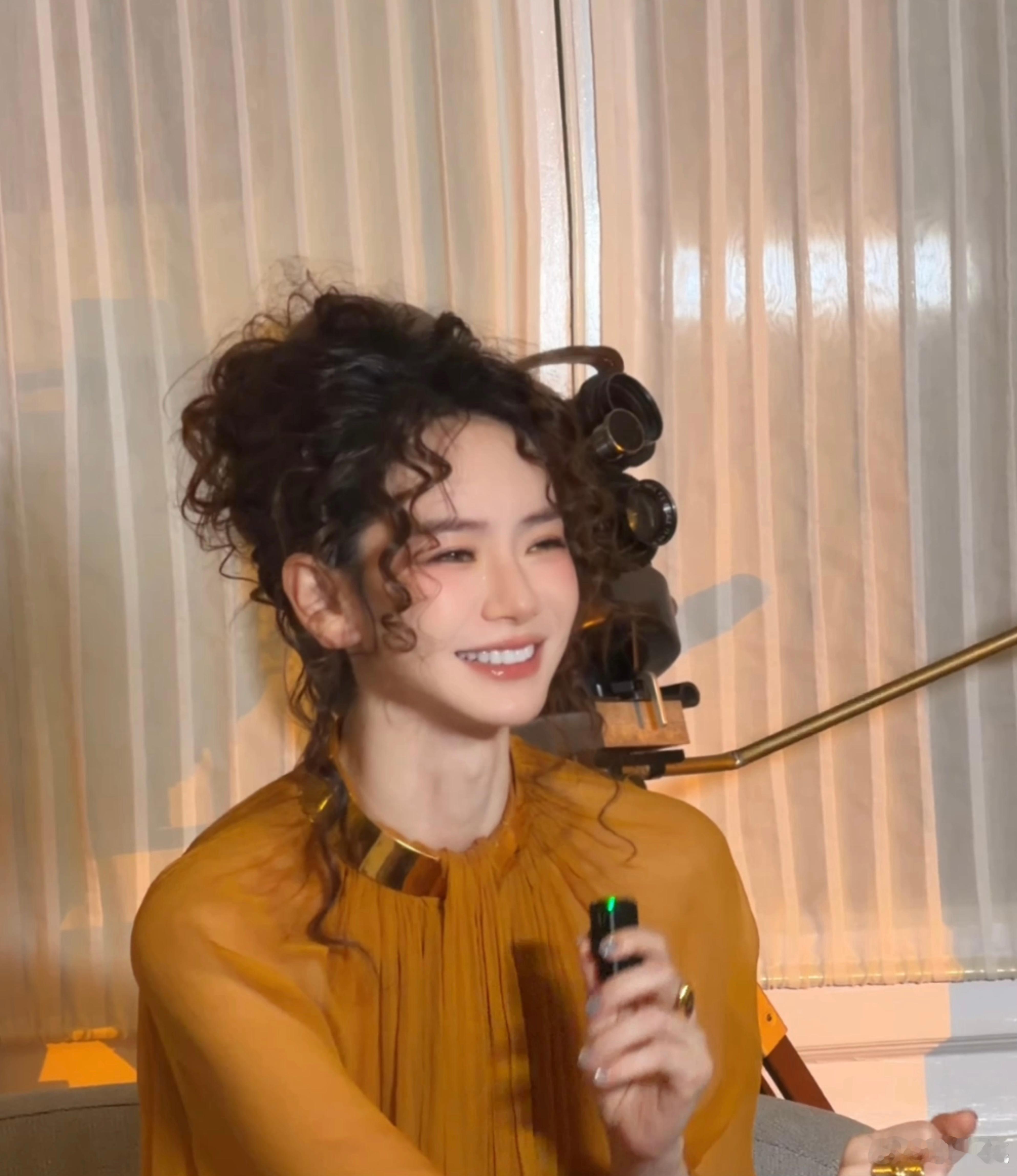戚薇威尼斯打卡彩虹岛被戚薇的vlog狠狠种草了！她镜头下的彩虹岛，既有童话的梦