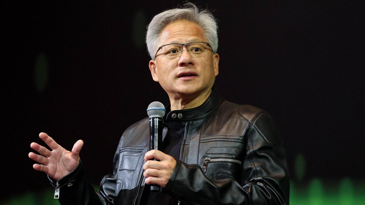 黄仁勋下死命令：英伟达1万人全用OpenAI工具！4月25日，新浪科技有个消