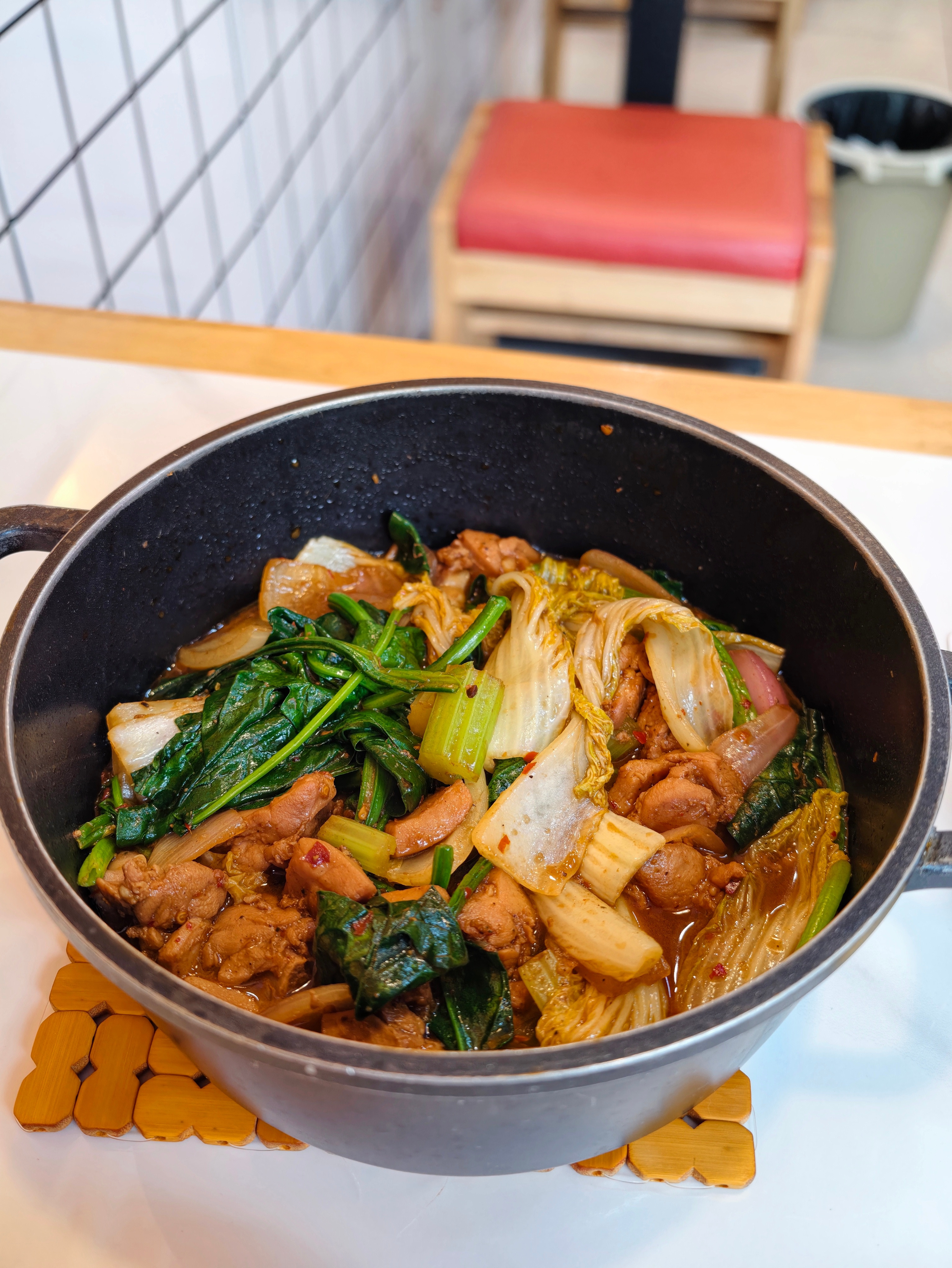 今天中午依旧鸡公煲减脂餐鸡肉去皮不喝汤不要方便面/粉丝不要丸子加点膳食纤维吃两口