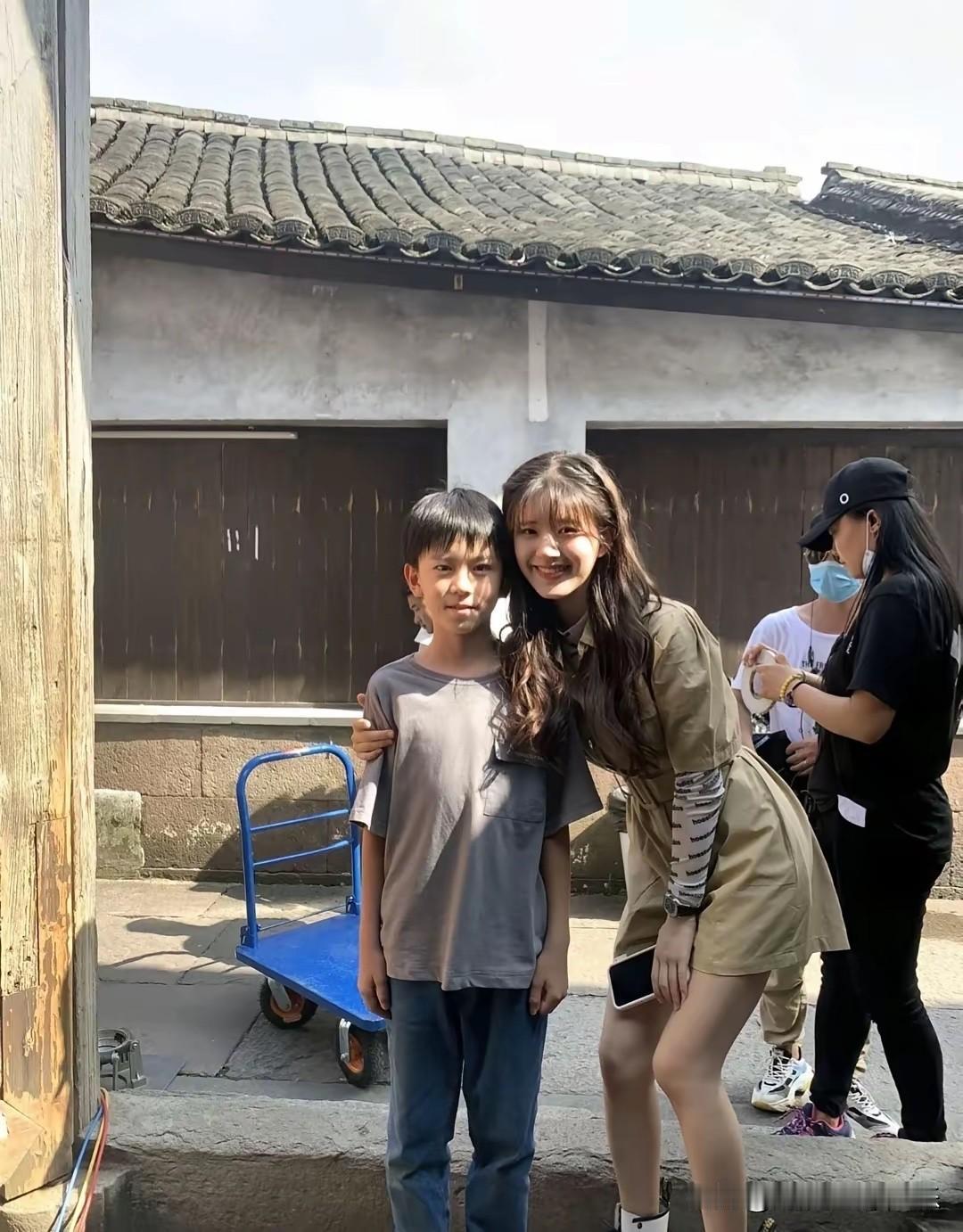 电视上看着一般般，真人巨漂亮！