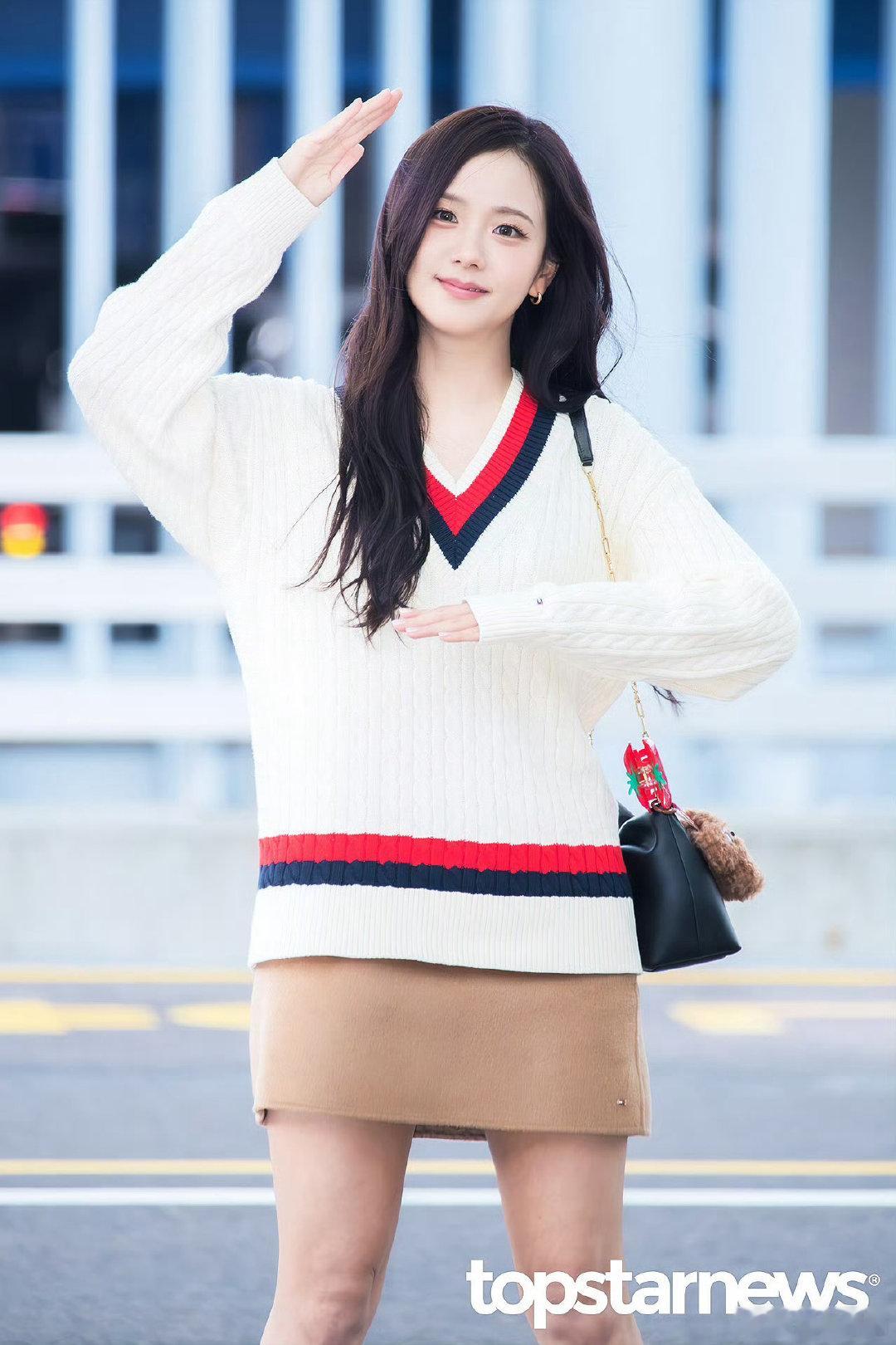 #kimjisoo#连新闻图都如此权威🙌#金智秀新闻图美貌##金智秀纽约时装周出发图#​
