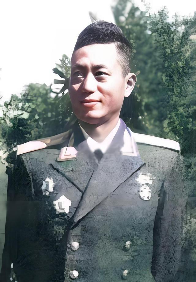 1990年，开国上校黄汉基与失散多年的妹妹黄汉琳重逢，妹妹说：“三哥，母亲说想看