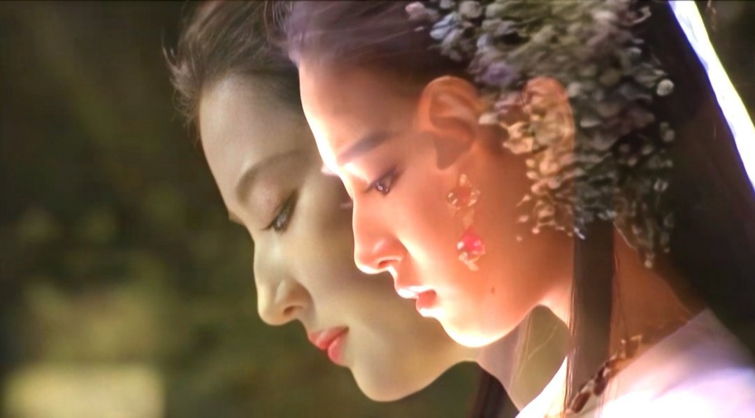 把刘亦菲这张叠了一下，你们古墓派真的有驻颜秘诀…好伟大的侧脸​​​