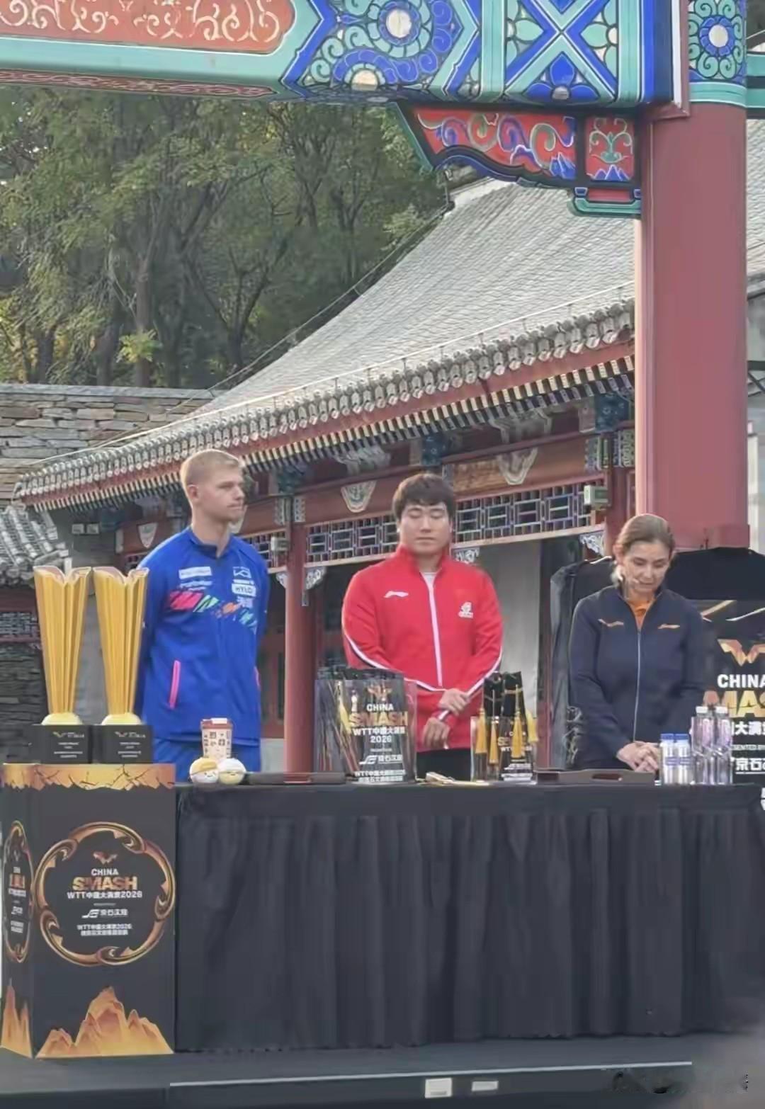WTT中国大满贯球员招待会现场！国乒队员集体亮相，氛围感拉满WTT中国大满