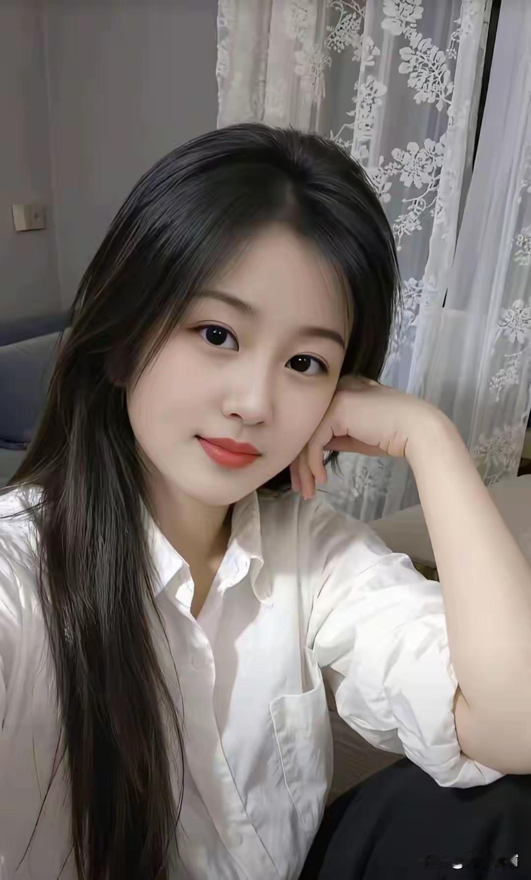 温柔笑靥，白衬衫的清新时光