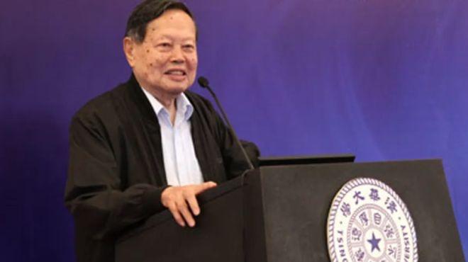 这绝对是个值得每个中国人停下手中事，静心读三分钟的故事。提到杨振宁，很多人只知