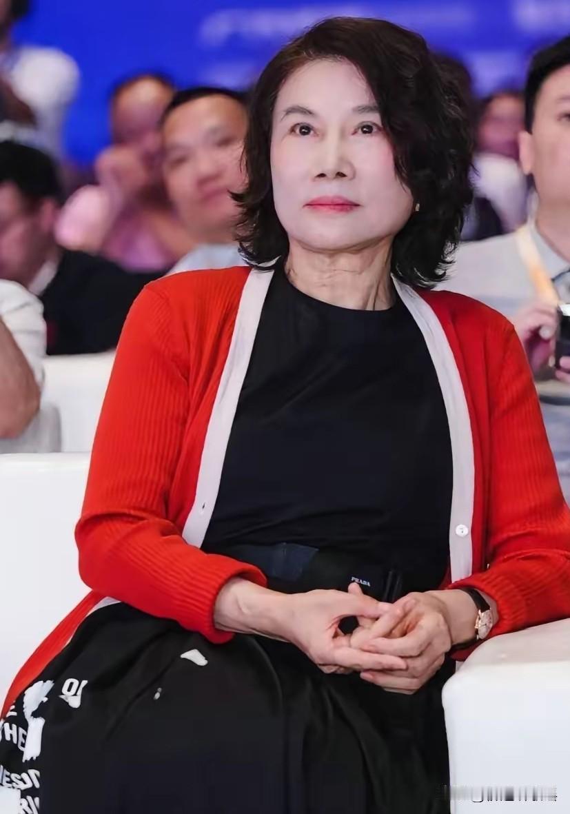 董明珠啊董明珠，让我说你什么好？没想到这么快就宣布了这个消息。这边，格力创办的技