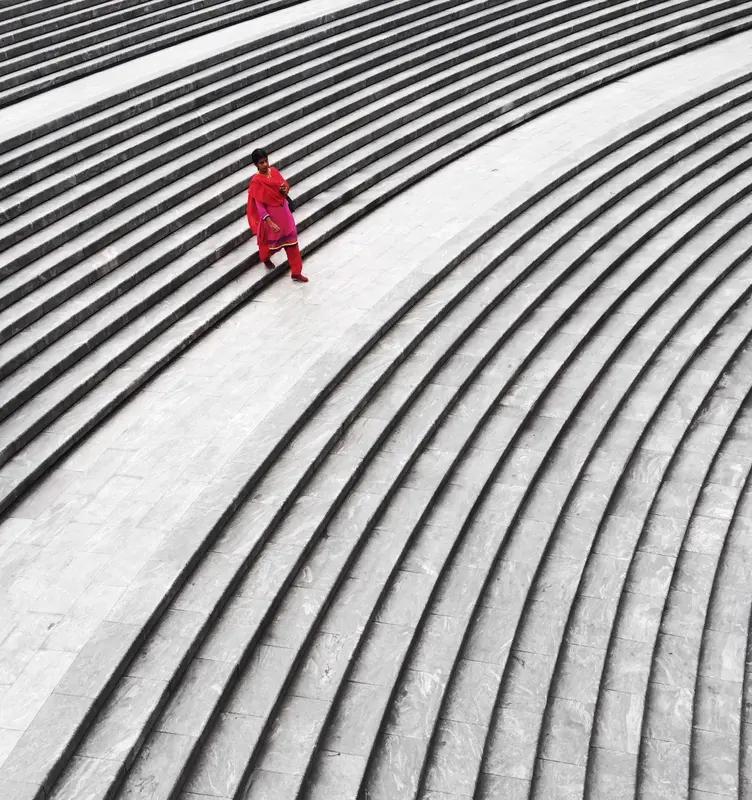 在面对生命无常时,你有何感悟?生命无常，就像蜿蜒的河流，从未真正平静。我们精心