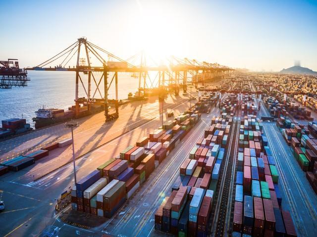 炸裂！1万亿美元贸易顺差创人类纪录！美国越打压，中国外贸越逆天？谁能想到！美