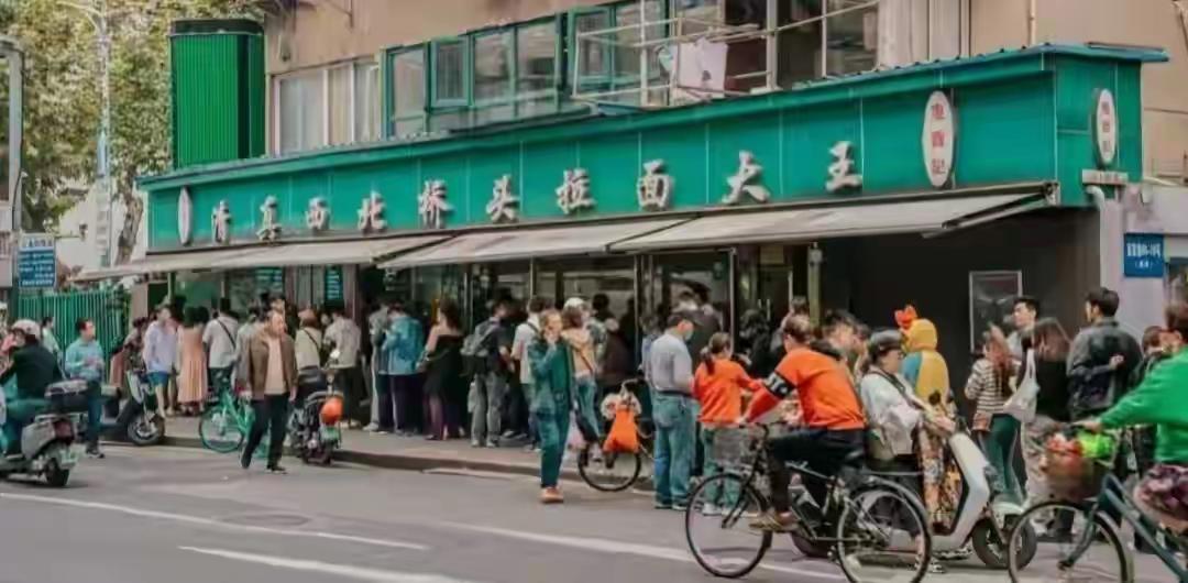 最近南京天气很热，天天躲在家不出门也很无聊，我忽然就有点馋湖南路清真西北桥头拉面