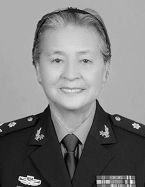 2008年，成都军区一位军长，猛的从凳子上站了起来说：“胡闹，她都83岁了，怎么