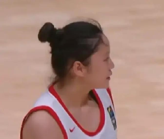 中国U18女篮半决赛第一节9比31落后澳大利亚，全场59比78出局。主教练陈楠在采访中说“上一届的亚