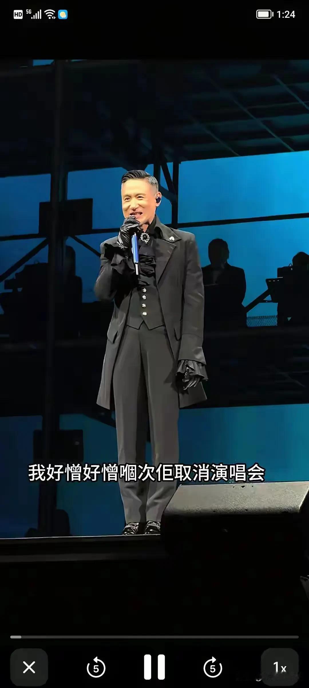 歌神张学友终于唱不上去了，东莞演唱会出现了很多破音，高音拉不上去，唱到半程向观众