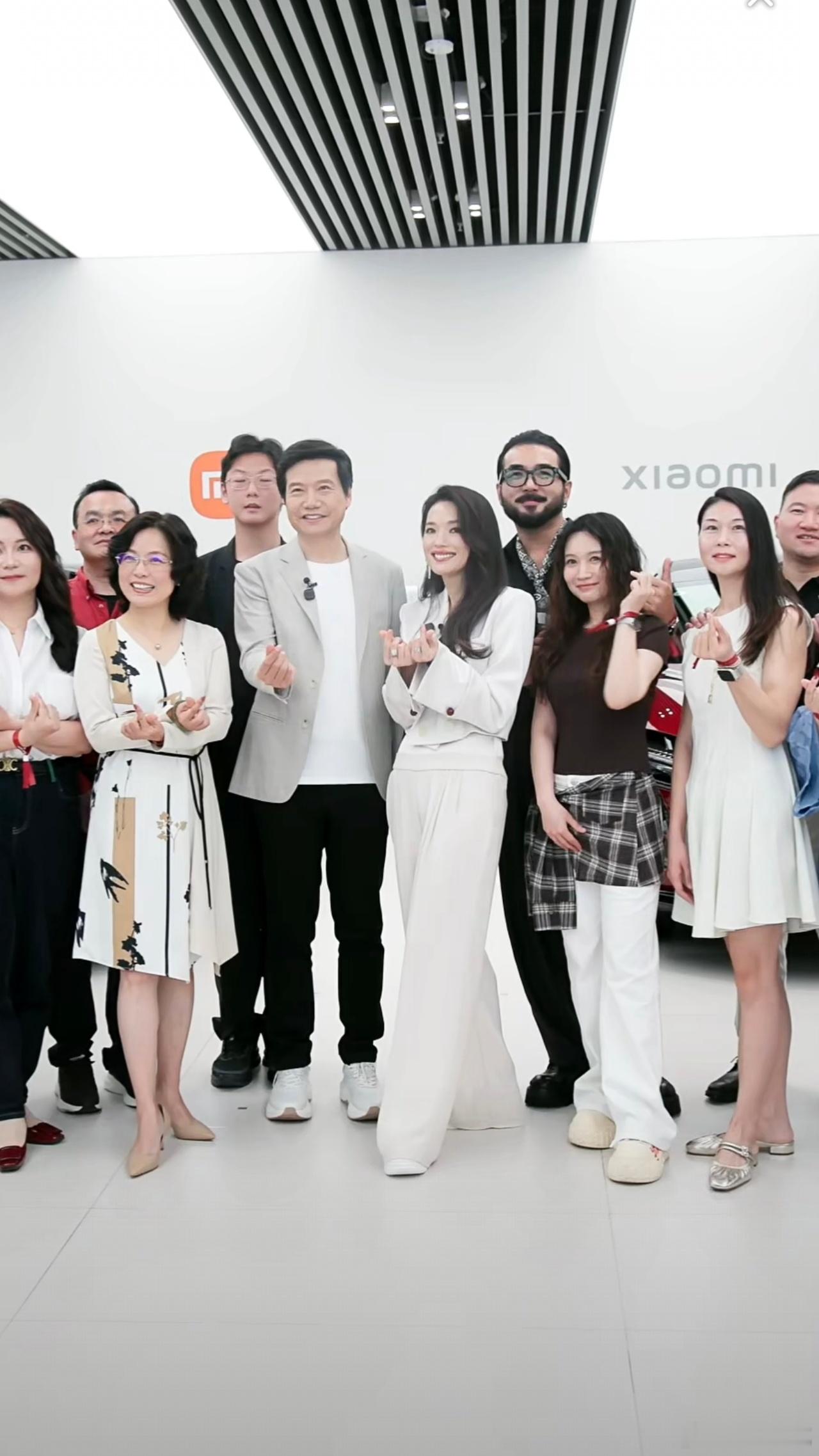 舒淇给小米YU7车主交付原以为舒淇今天只是和雷总一同为车主完成交车仪式就结束了，