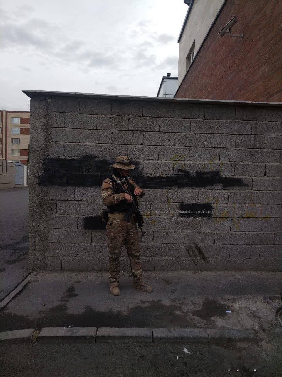 🇮🇷昨天，在庆祝伊斯兰革命胜利47周年之际，伊朗特种部队在街头维持秩序。